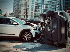 Accident between two cars, one of them overturned